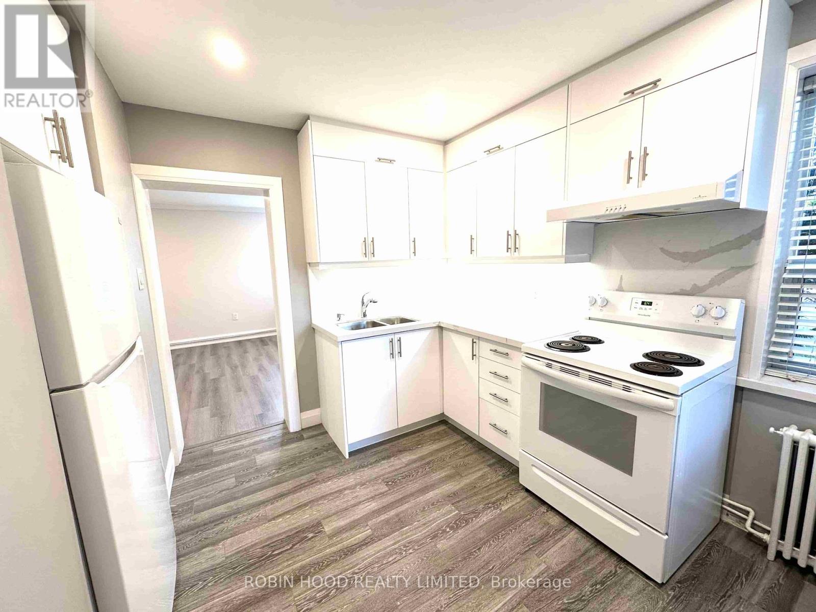 1 - 62 Fifth Street, Toronto, Ontario  M8V 2Z2 - Photo 5 - W12363728