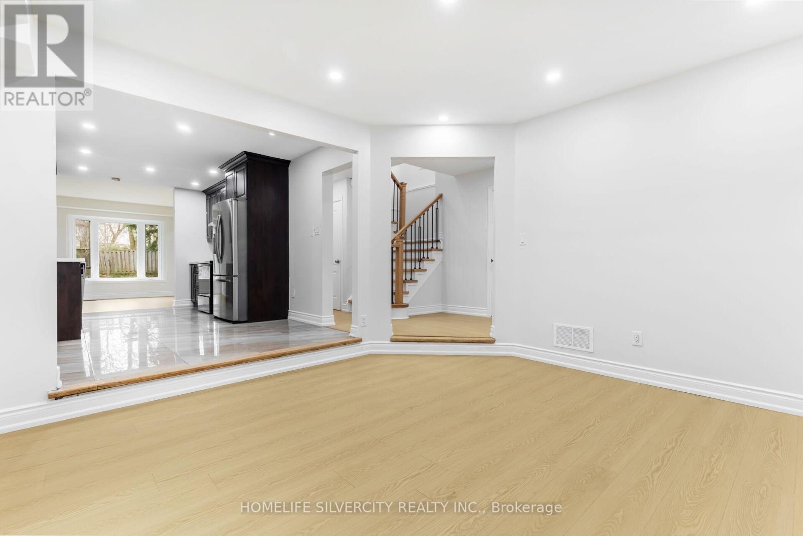 26 Cresswell Drive, Brampton (Fletcher's West), Ontario  L6Y 2T6 - Photo 9 - W12363730
