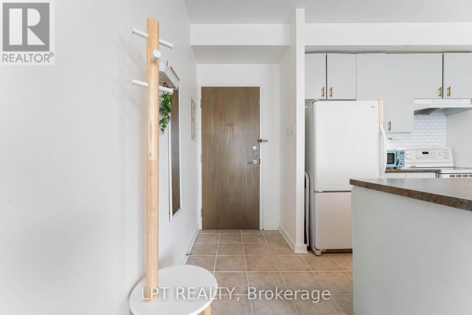 206 - 150 Caroline Avenue, Ottawa, Ontario  K1Y 4X8 - Photo 3 - X12363747