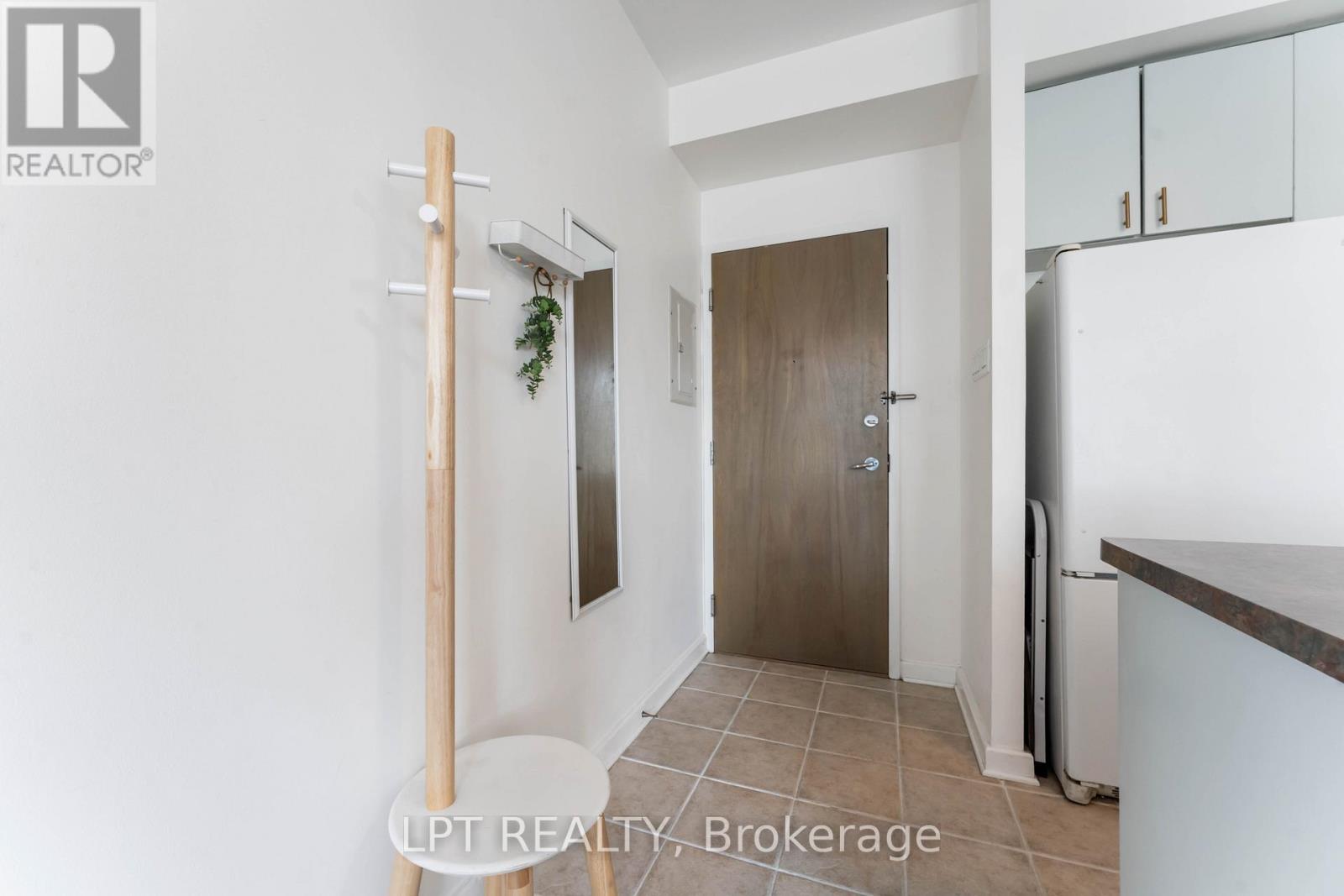 206 - 150 Caroline Avenue, Ottawa, Ontario  K1Y 4X8 - Photo 5 - X12363747