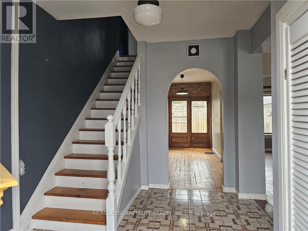 63 New Street, Hamilton (Strathcona), Ontario  L8P 4J7 - Photo 4 - X12363718