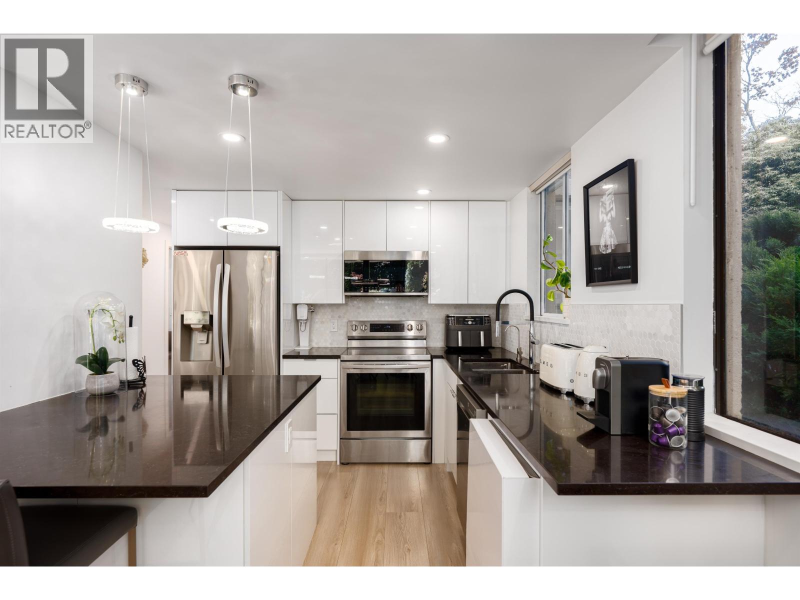 L1 555 13th Street, West Vancouver, British Columbia  V7T 2N8 - Photo 13 - R3040409