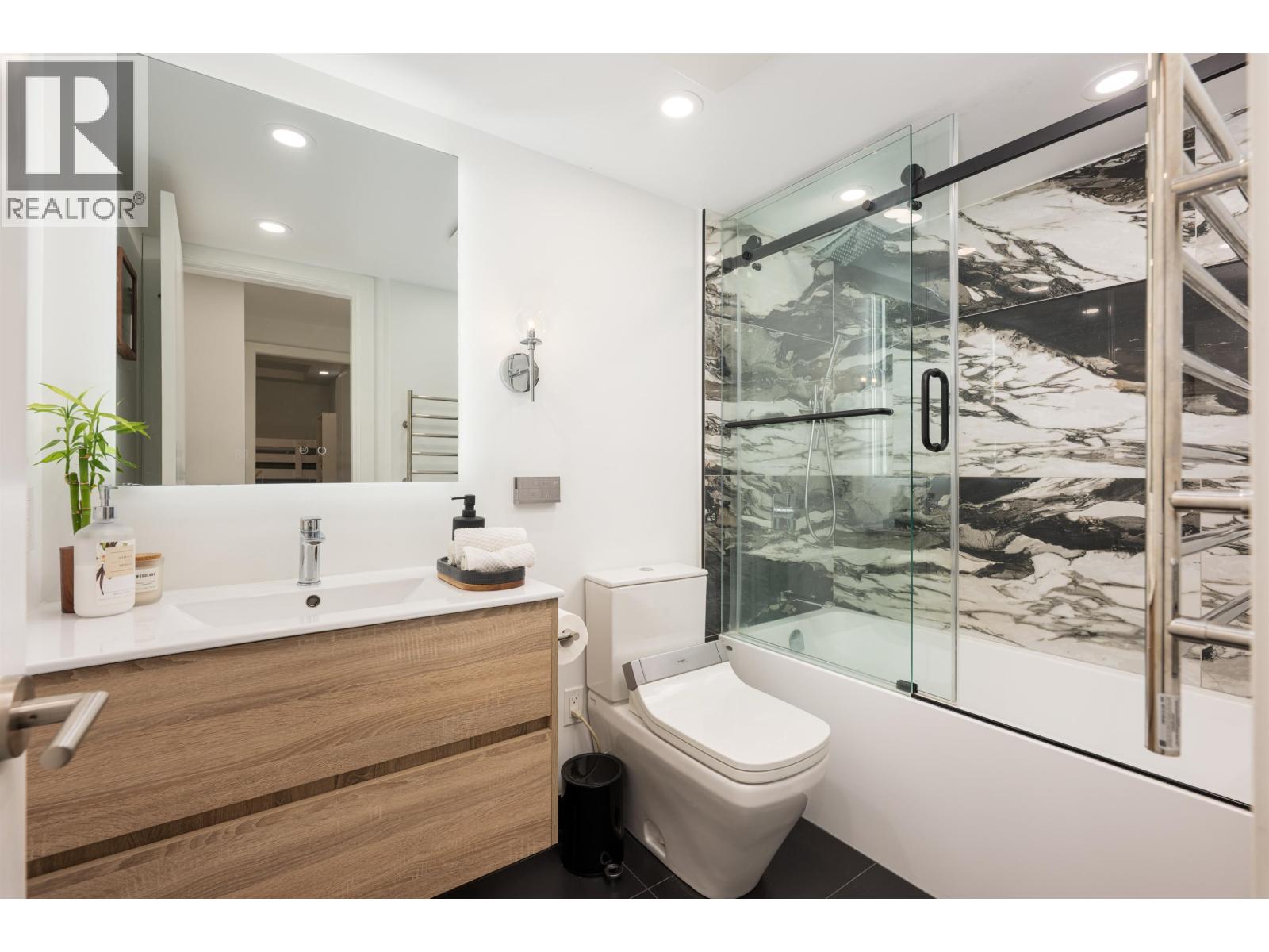 L1 555 13th Street, West Vancouver, British Columbia  V7T 2N8 - Photo 18 - R3040409