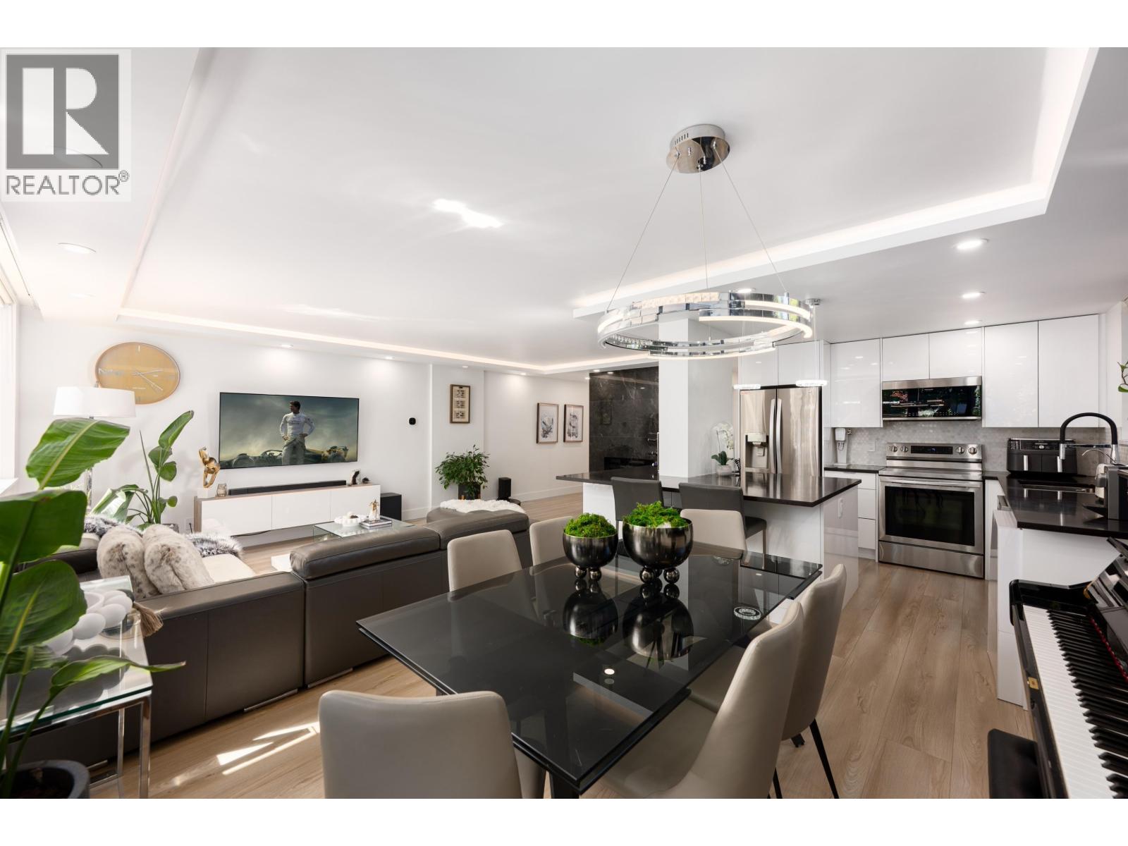 L1 555 13th Street, West Vancouver, British Columbia  V7T 2N8 - Photo 4 - R3040409