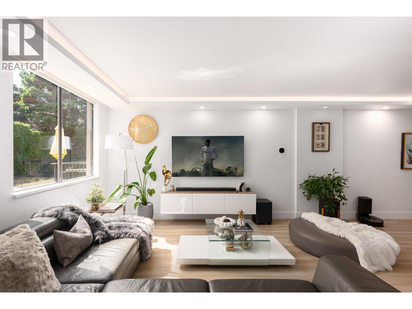 L1 555 13th Street, West Vancouver, British Columbia  V7T 2N8 - Photo 6 - R3040409