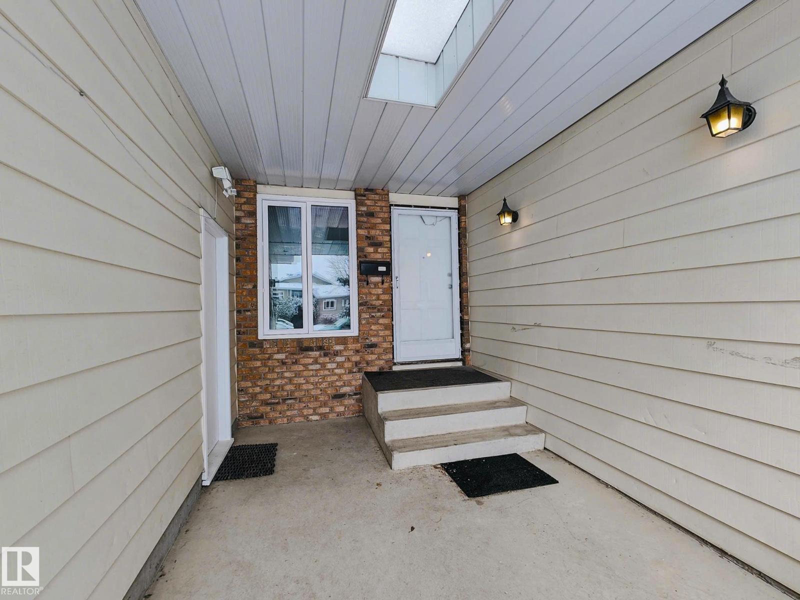 Property at 10420 18 AV NW image 3
