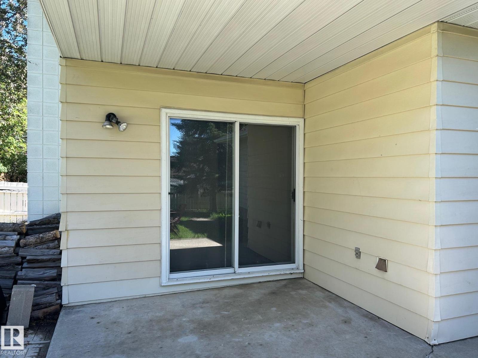 Property at 10420 18 AV NW image 4
