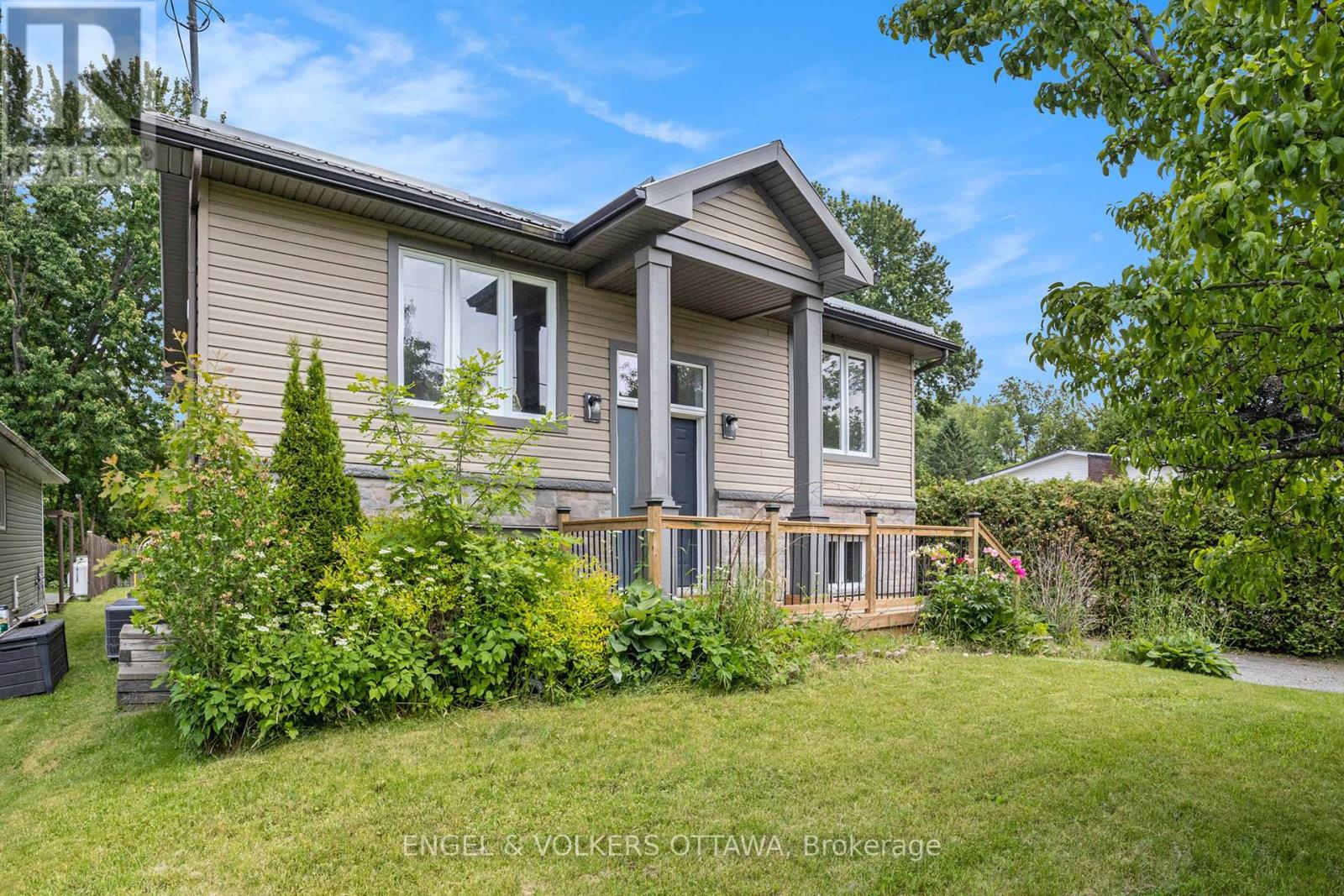 1095 Morin Road, Ottawa, Ontario  K4C 1A5 - Photo 2 - X12363762