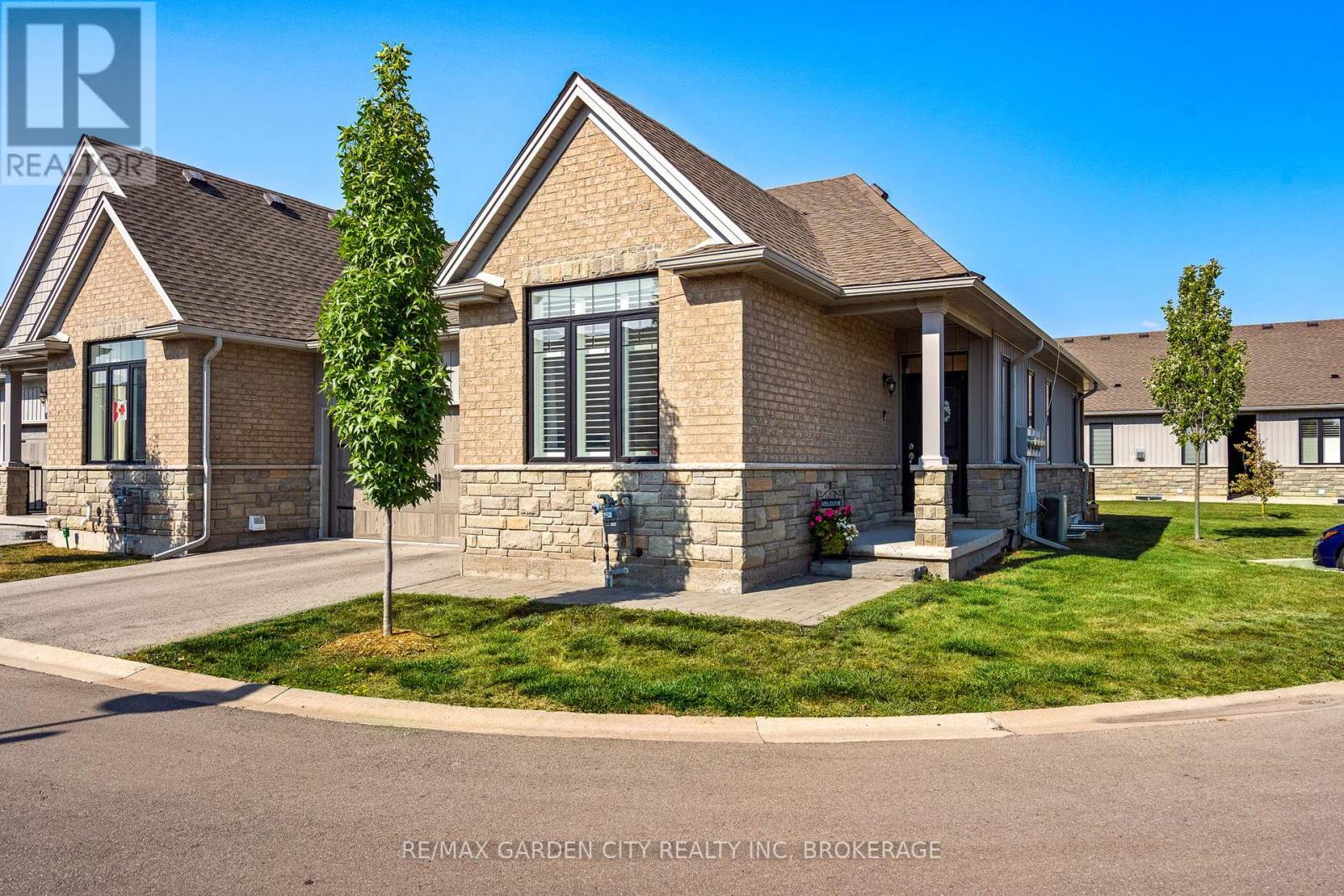 54 Borden Trail, Welland, Ontario  L3C 0H1 - Photo 3 - X12363771