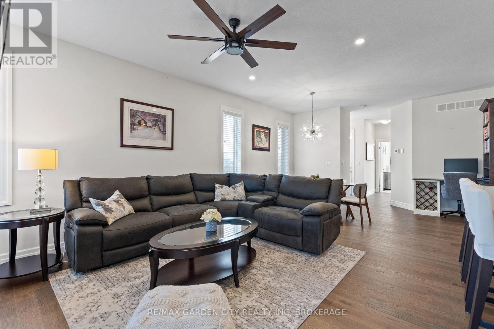 54 Borden Trail, Welland, Ontario  L3C 0H1 - Photo 5 - X12363771