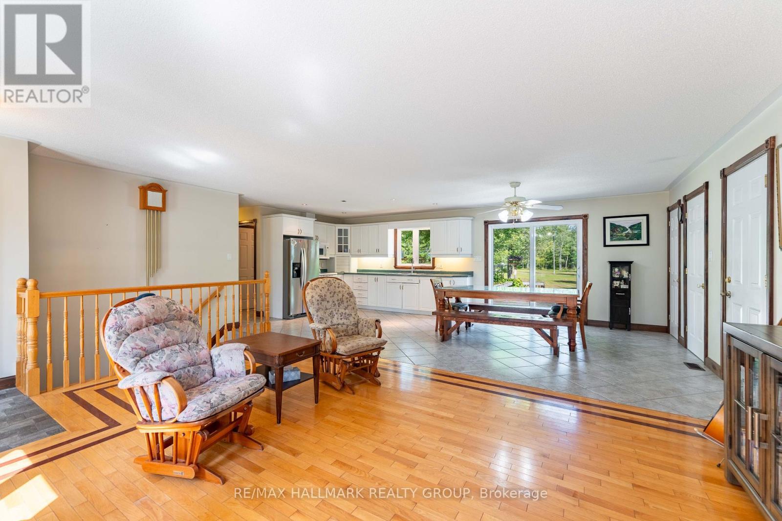 284 County 19 Road, Alfred And Plantagenet, Ontario  K0A 3K0 - Photo 10 - X12363782