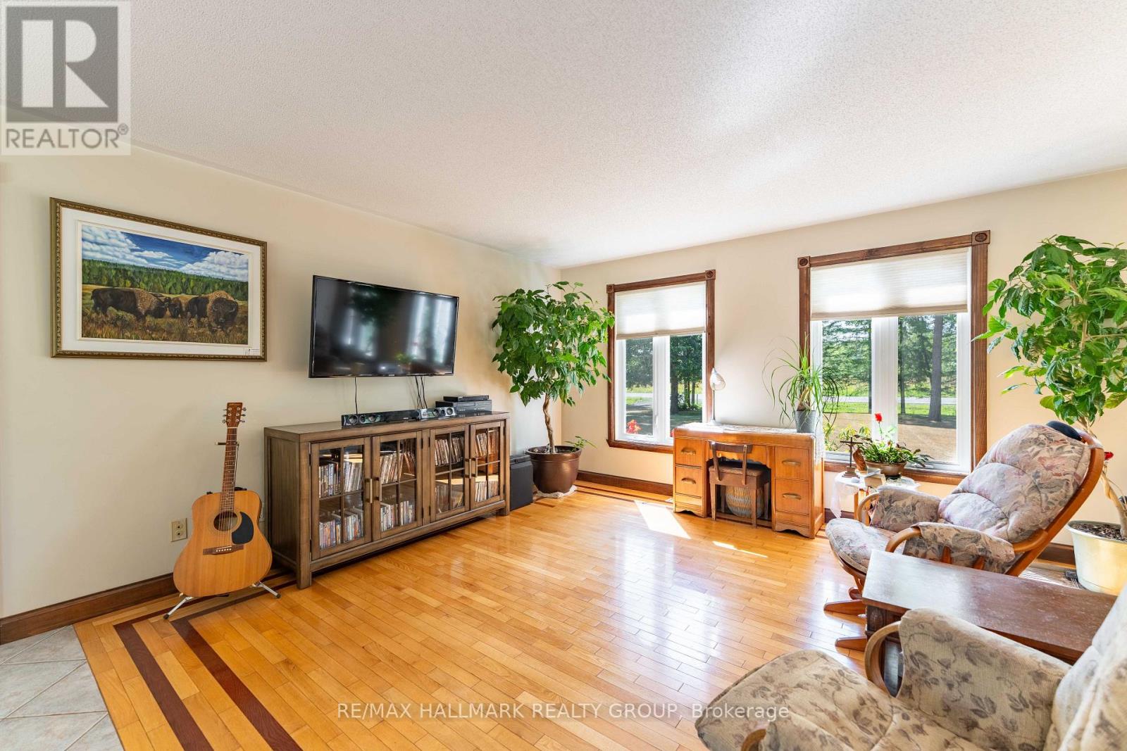 284 County 19 Road, Alfred And Plantagenet, Ontario  K0A 3K0 - Photo 12 - X12363782