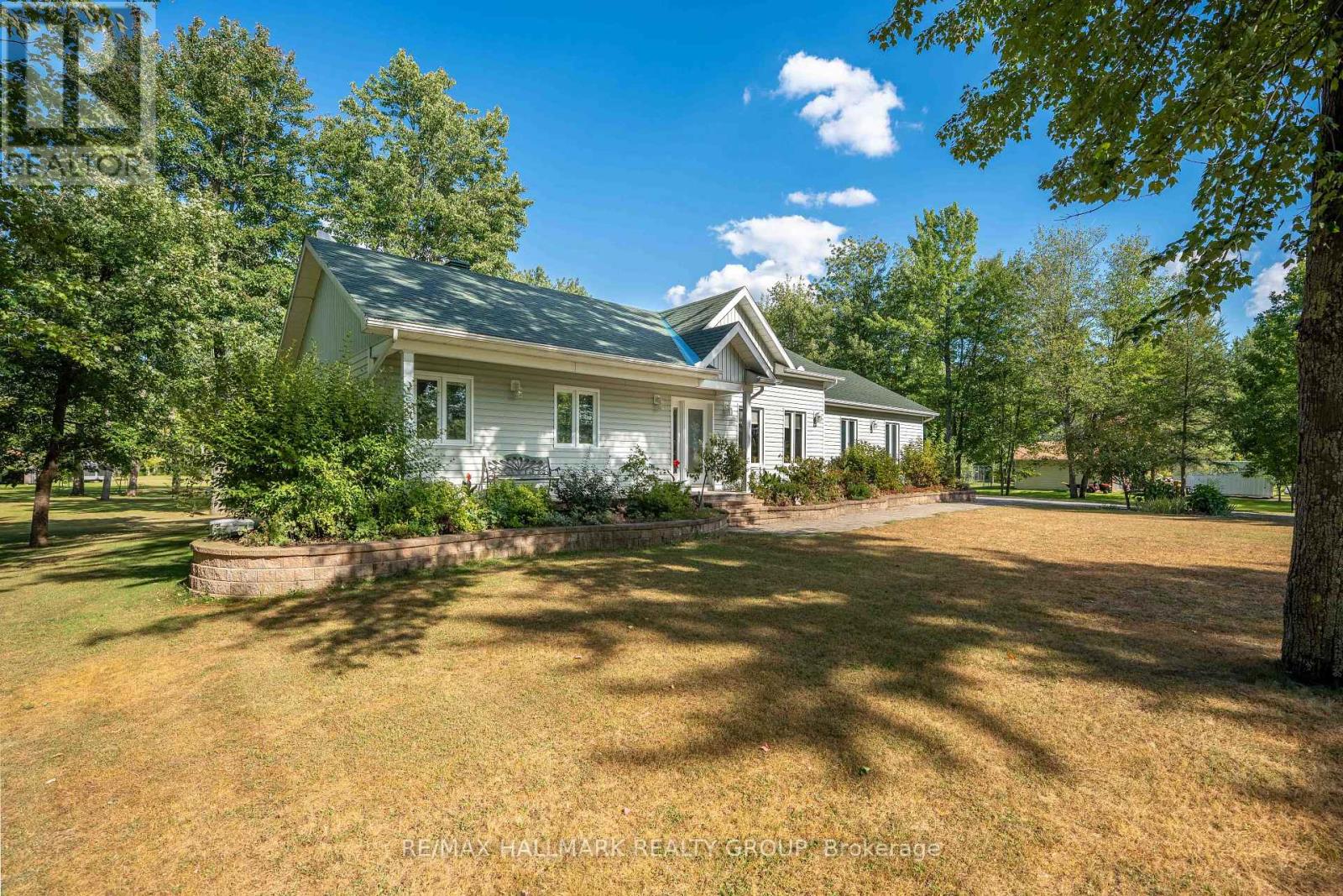 284 County 19 Road, Alfred And Plantagenet, Ontario  K0A 3K0 - Photo 3 - X12363782