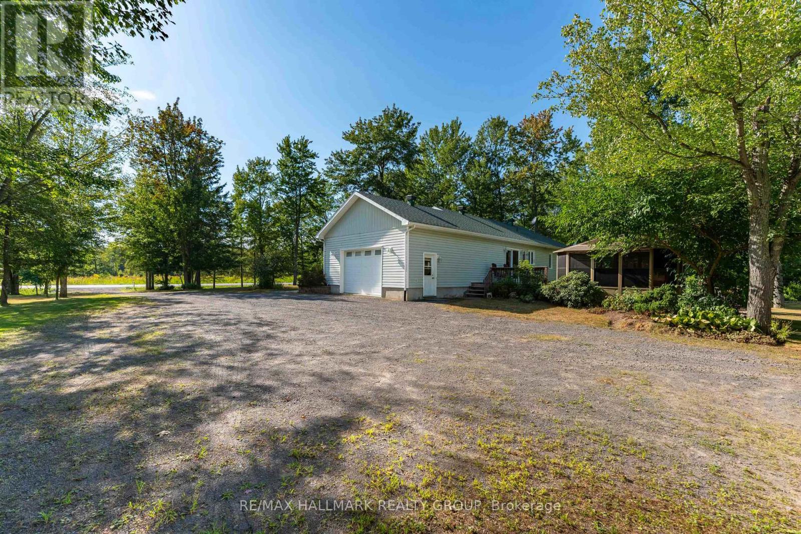 284 County 19 Road, Alfred And Plantagenet, Ontario  K0A 3K0 - Photo 5 - X12363782
