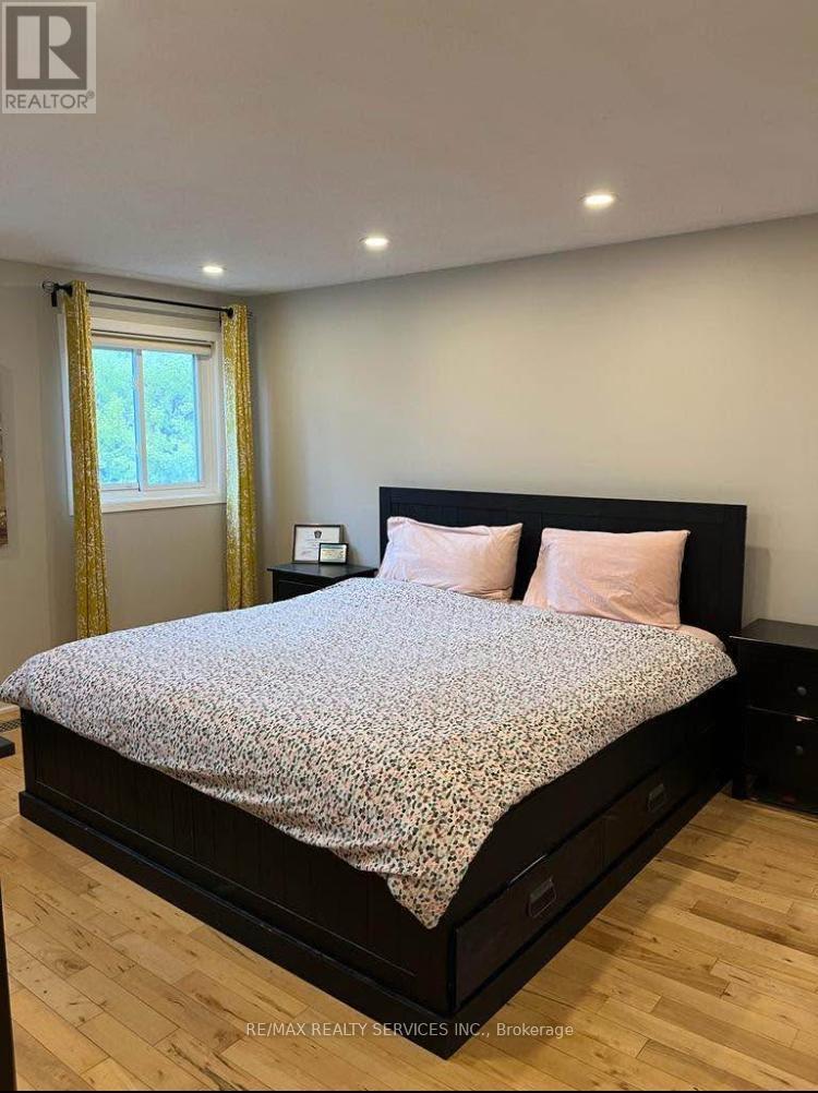Upper - 3192 Chamberlain Court, Mississauga, Ontario  L5N 3M2 - Photo 6 - W12363783