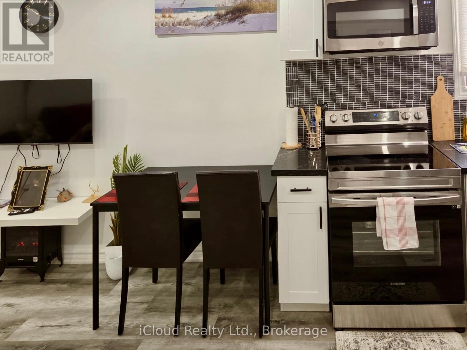 Apartment 1, Room 1 And 2 - 2586 Foxmeadow Road N, Peterborough East, Ontario  K9L 1X2 - Photo 5 - X12363796