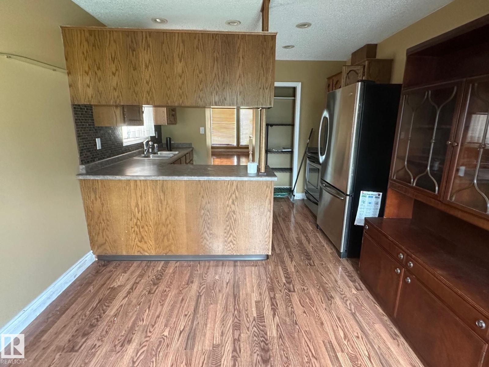 1023 35 St Nw, Edmonton, Alberta  T6L 2L3 - Photo 6 - E4454660