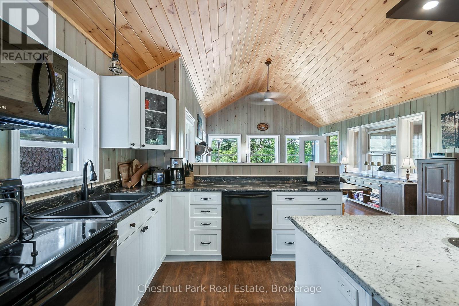 86 Taylor Island, Gravenhurst, Ontario  P1P 1R2 - Photo 24 - X12363817
