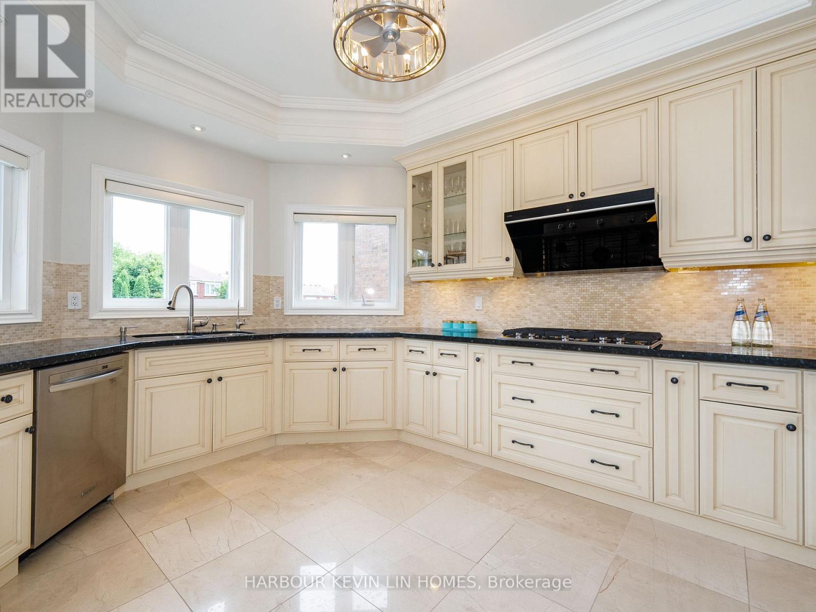 9 Dalewood Drive, Richmond Hill, Ontario  L4B 3C3 - Photo 18 - N12363868