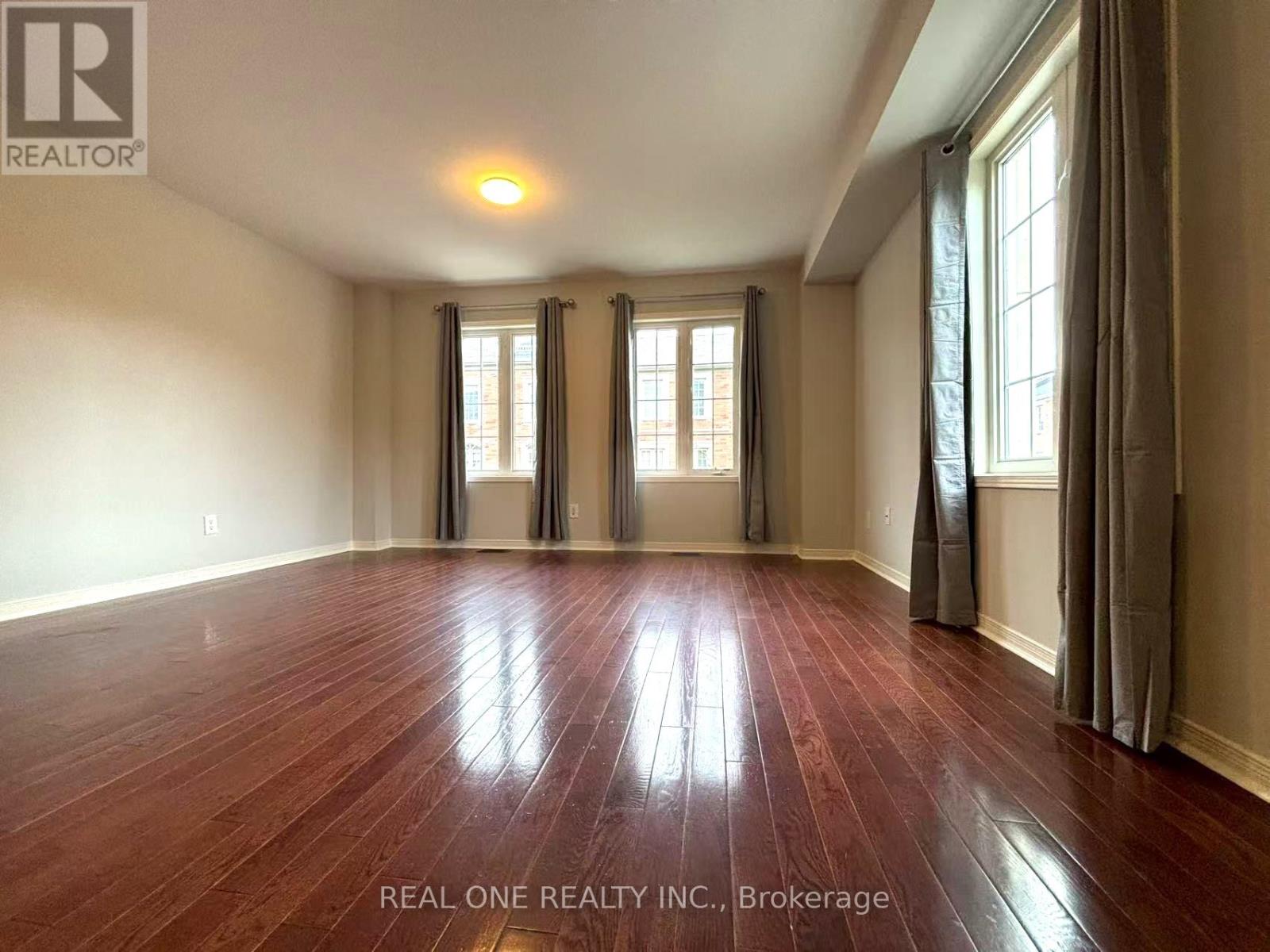 15 Adam Oates Heights, Toronto (Downsview-Roding-Cfb), Ontario  M3L 0G3 - Photo 13 - W12360670
