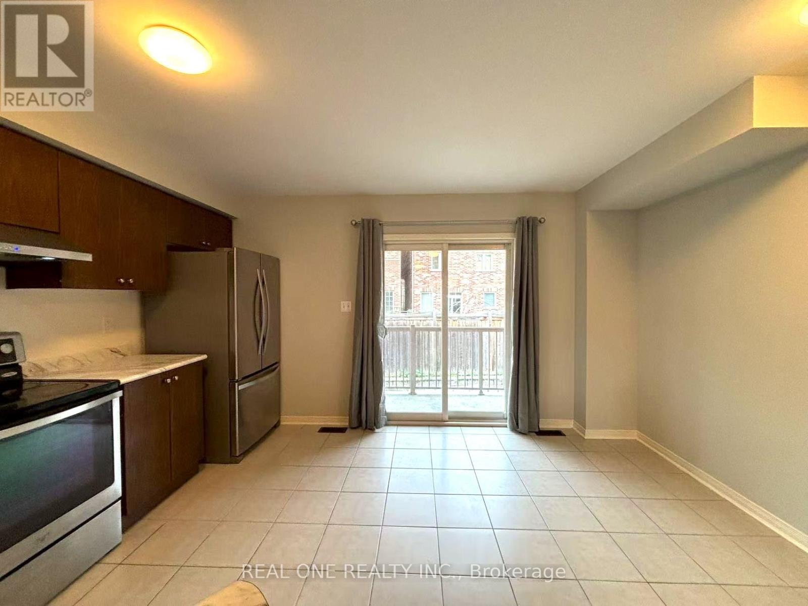 15 Adam Oates Heights, Toronto (Downsview-Roding-Cfb), Ontario  M3L 0G3 - Photo 18 - W12360670
