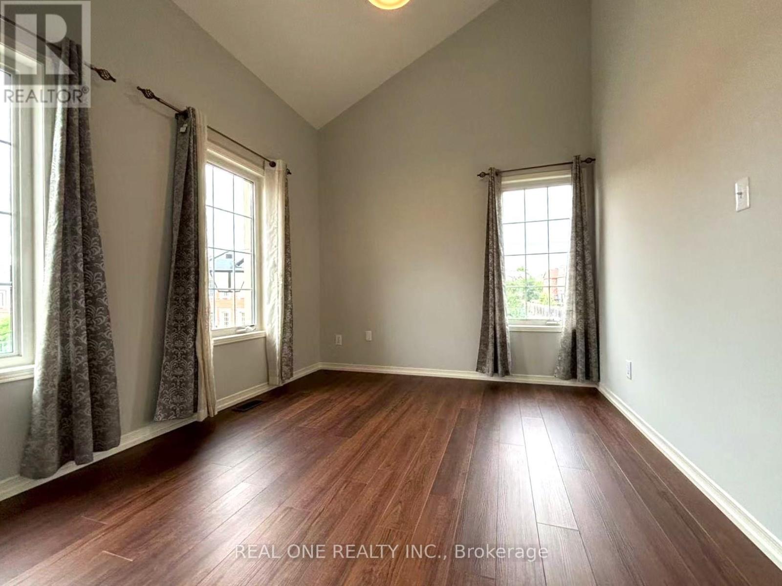 15 Adam Oates Heights, Toronto (Downsview-Roding-Cfb), Ontario  M3L 0G3 - Photo 24 - W12360670