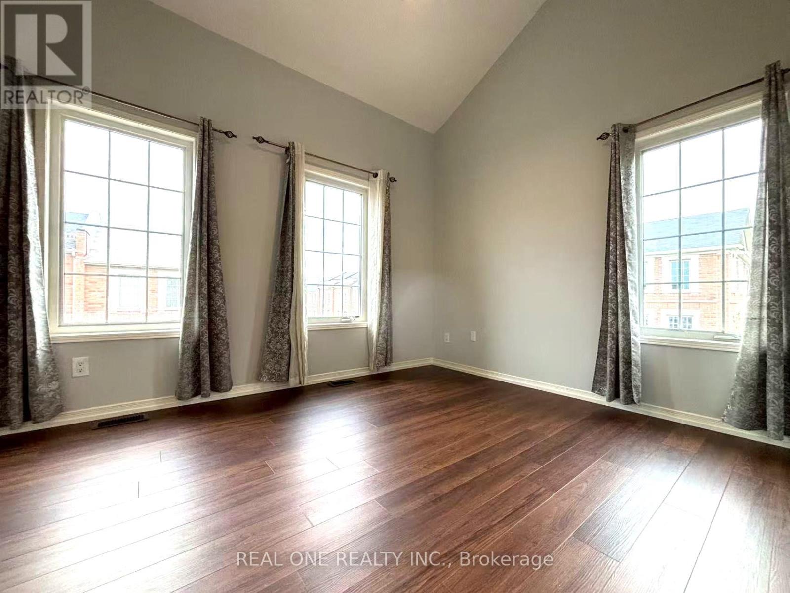 15 Adam Oates Heights, Toronto (Downsview-Roding-Cfb), Ontario  M3L 0G3 - Photo 23 - W12360670