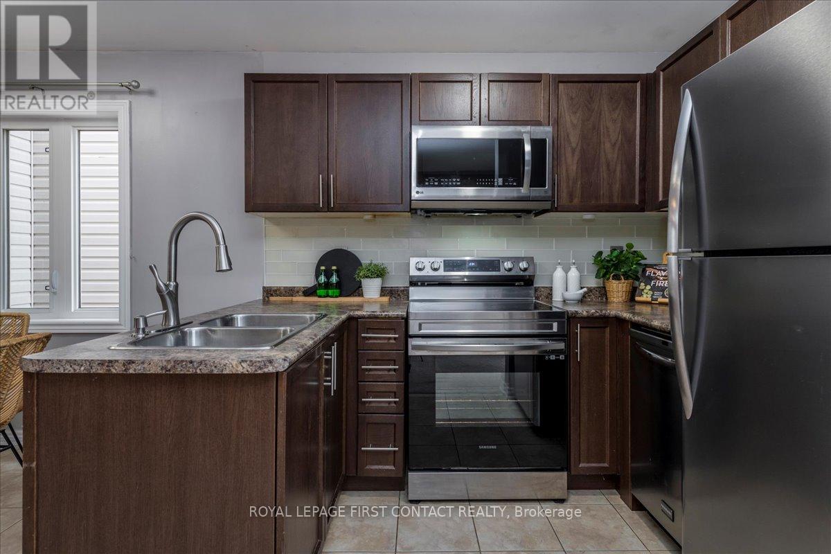 22 Admiral Crescent, Essa (Angus), Ontario L0M 1B4 - Photo 10 - N12363912