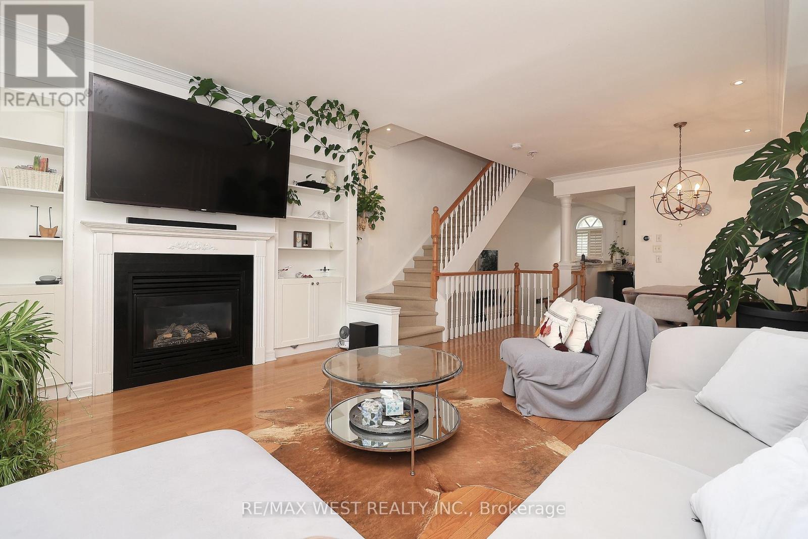 8 JAMES STOCK PATH, Toronto, Ontario