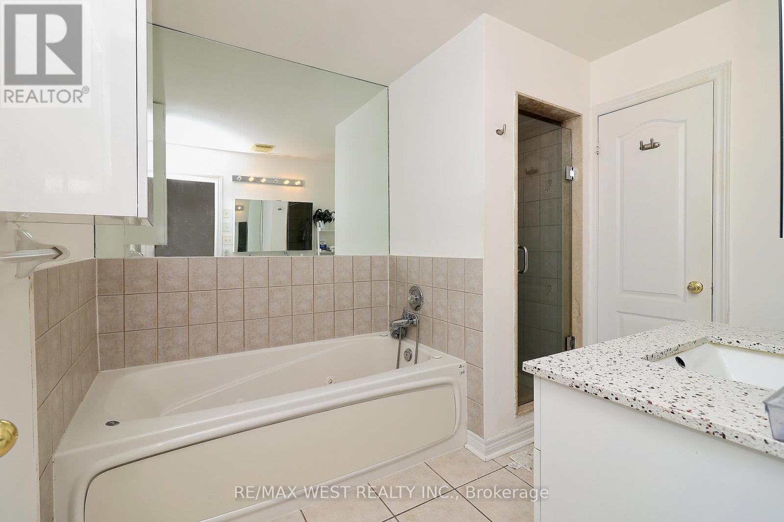 8 James Stock Path, Toronto, Ontario  M8Z 6C6 - Photo 16 - W12363898