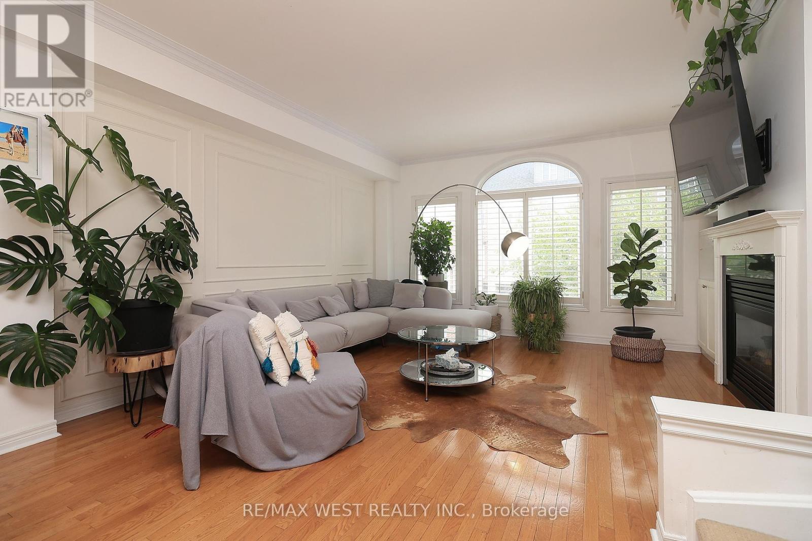 8 James Stock Path, Toronto, Ontario  M8Z 6C6 - Photo 3 - W12363898