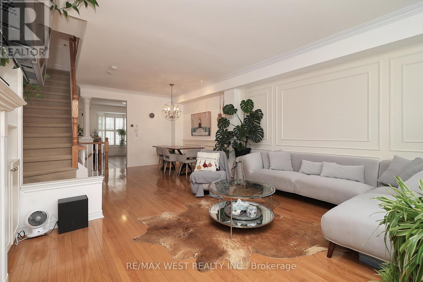 8 James Stock Path, Toronto, Ontario  M8Z 6C6 - Photo 5 - W12363898