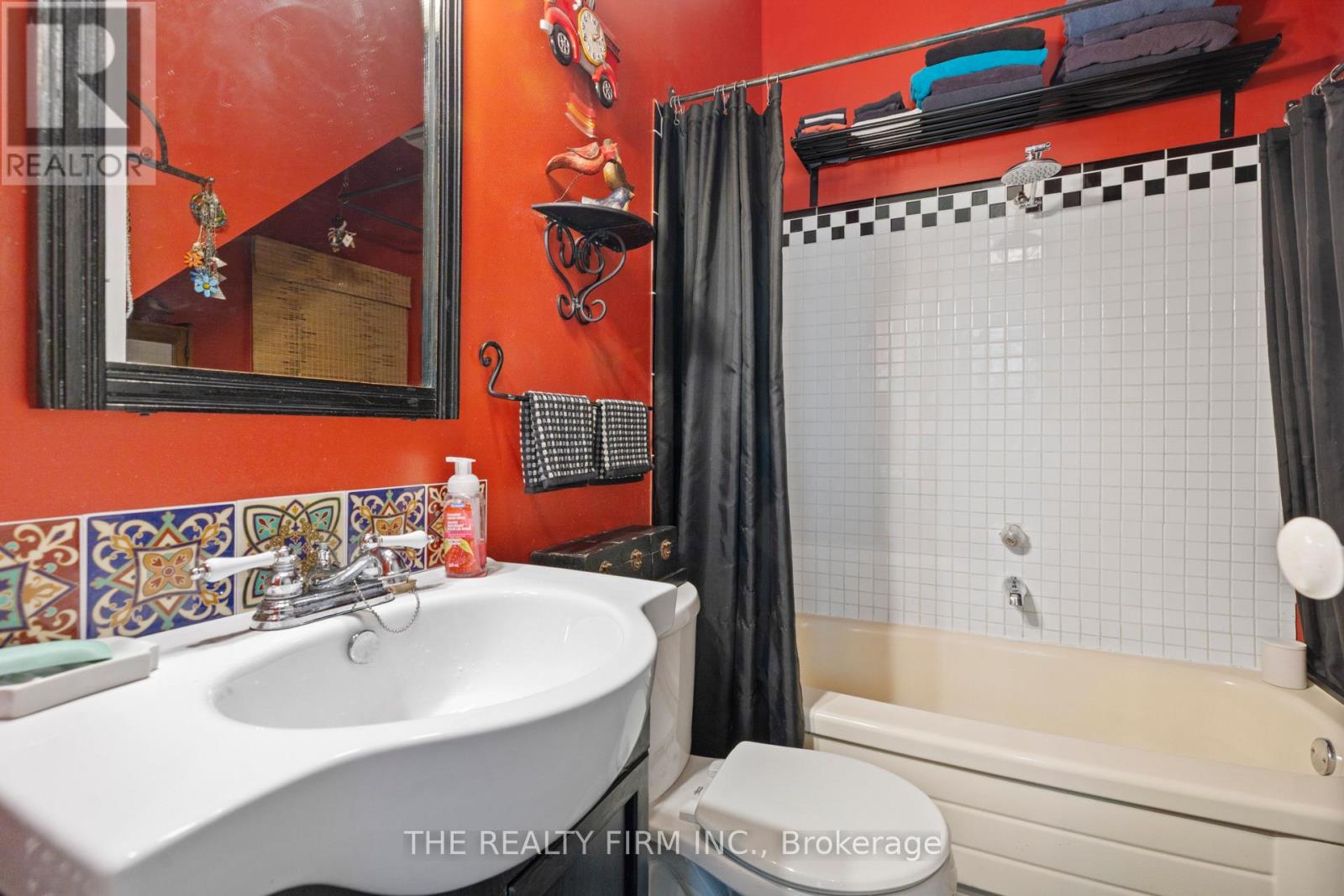 9785 John Street N, Southwold, Ontario  N0L 2E0 - Photo 16 - X12363928