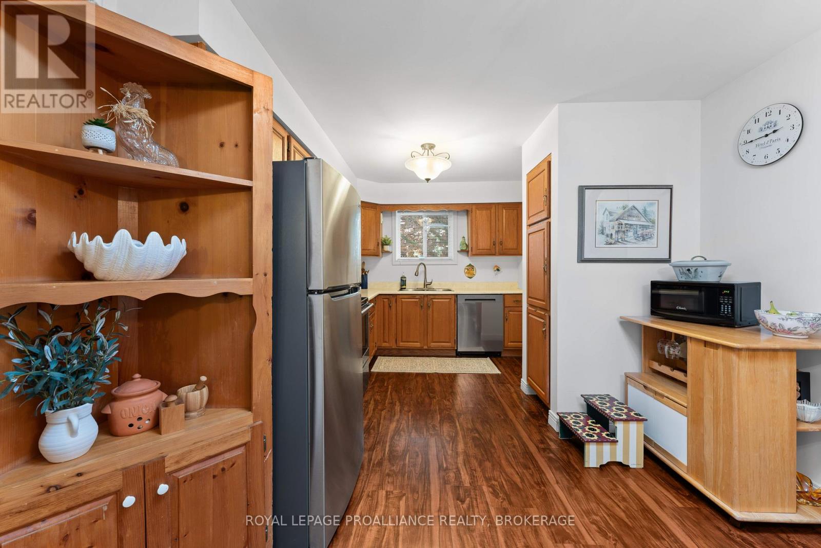 103 Elmwood Drive, Gananoque, Ontario  K7G 3A5 - Photo 5 - X12363950