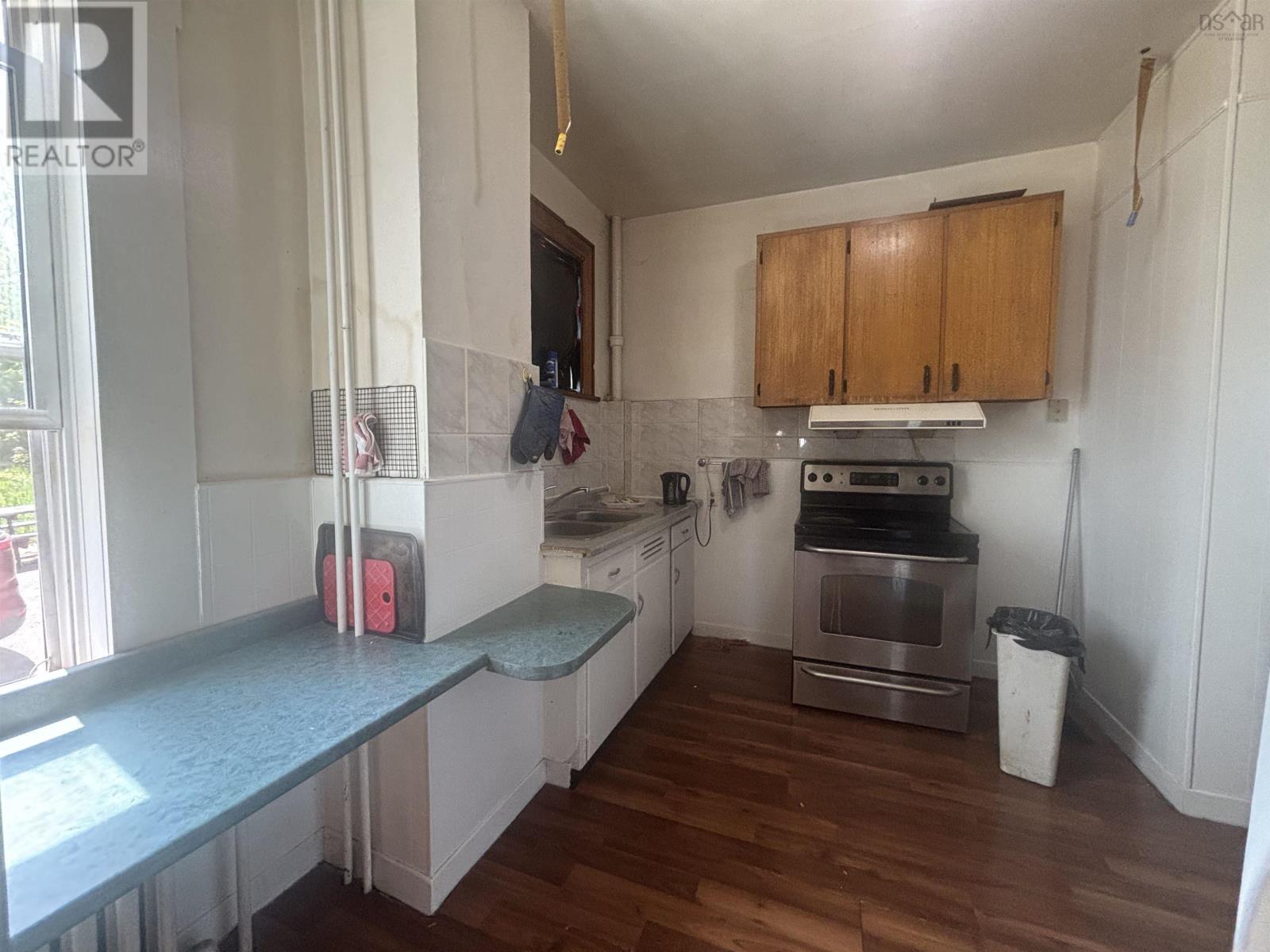 34 Amelia Street, Sydney, Nova Scotia  B1P 6C2 - Photo 2 - 202521581