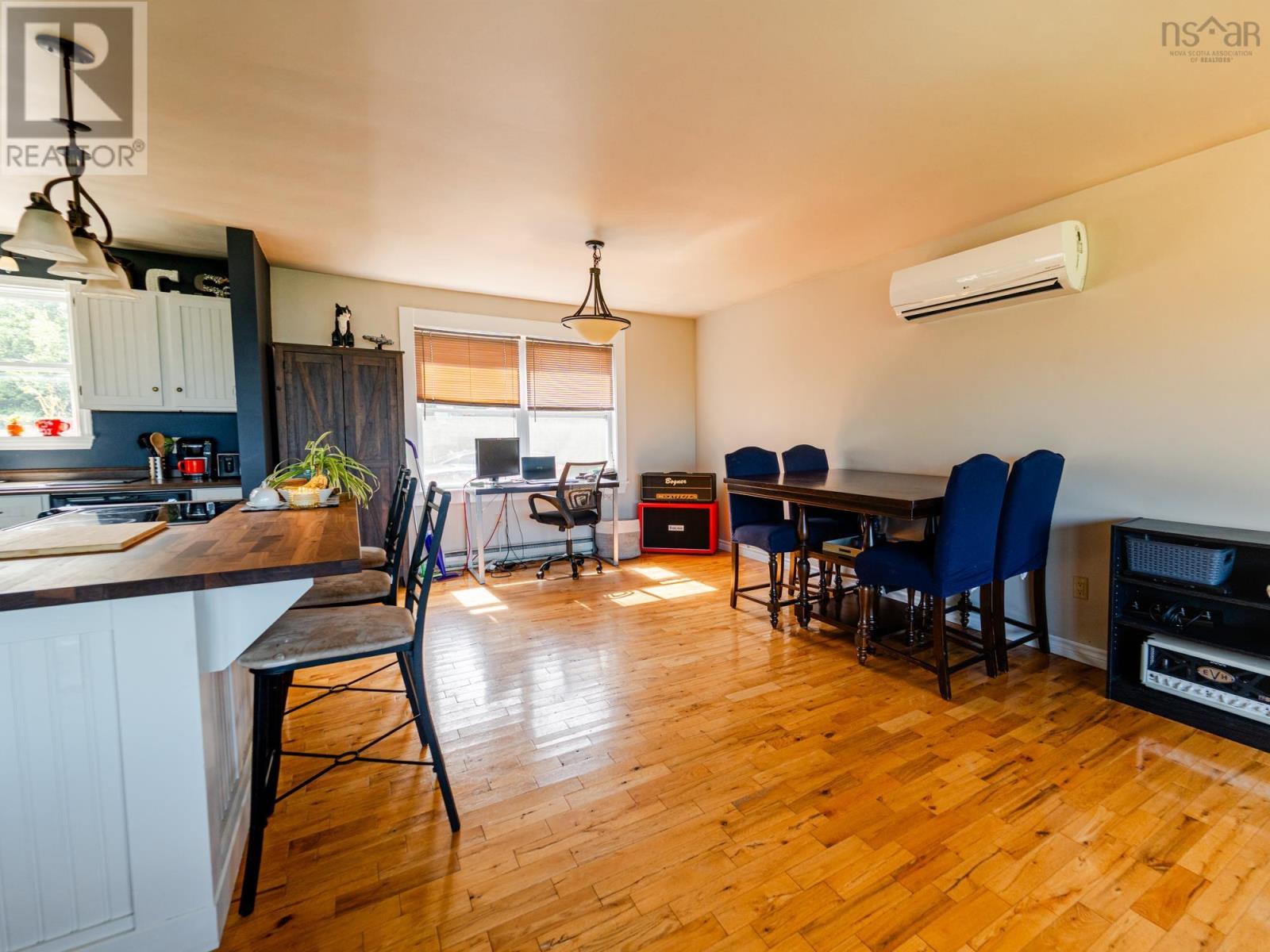 887 Sandy Point Road, Sandy Point, Nova Scotia  B0T 1W0 - Photo 12 - 202516845