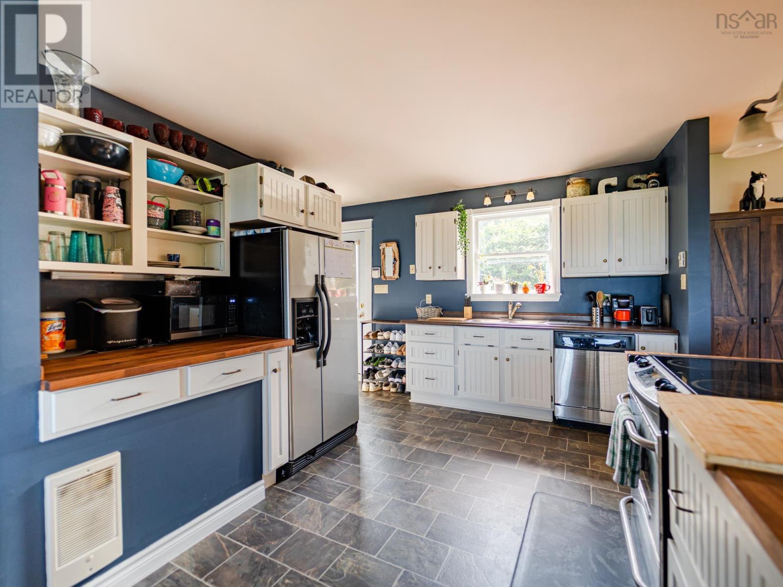 887 Sandy Point Road, Sandy Point, Nova Scotia  B0T 1W0 - Photo 14 - 202516845