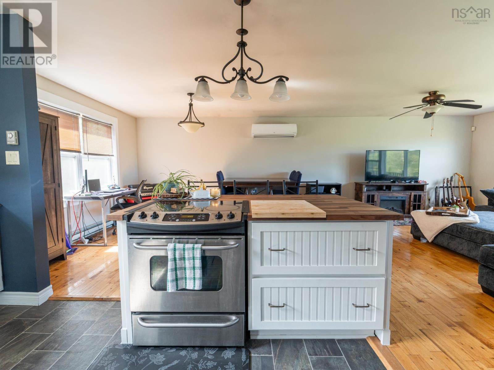 887 Sandy Point Road, Sandy Point, Nova Scotia  B0T 1W0 - Photo 9 - 202516845