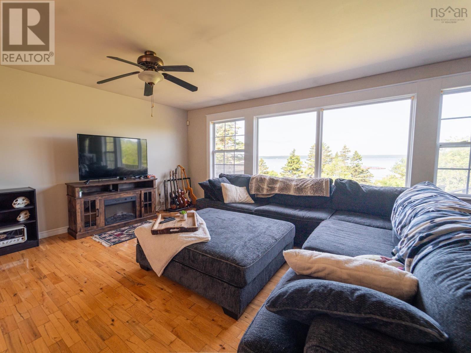 887 Sandy Point Road, Sandy Point, Nova Scotia  B0T 1W0 - Photo 11 - 202516845