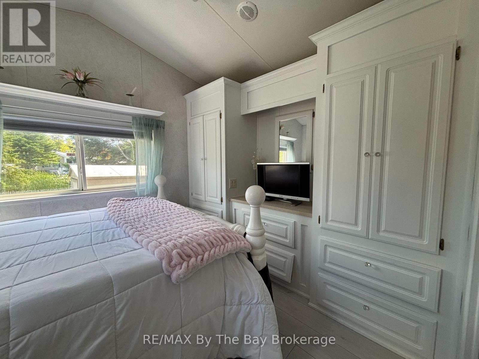 15 Huron Circle, Wasaga Beach, Ontario  L9Z 1X7 - Photo 23 - S12363079