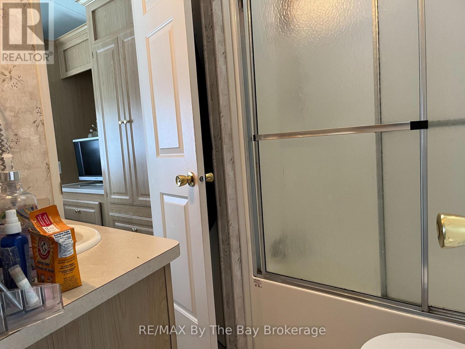15 Huron Circle, Wasaga Beach, Ontario  L9Z 1X7 - Photo 25 - S12363079