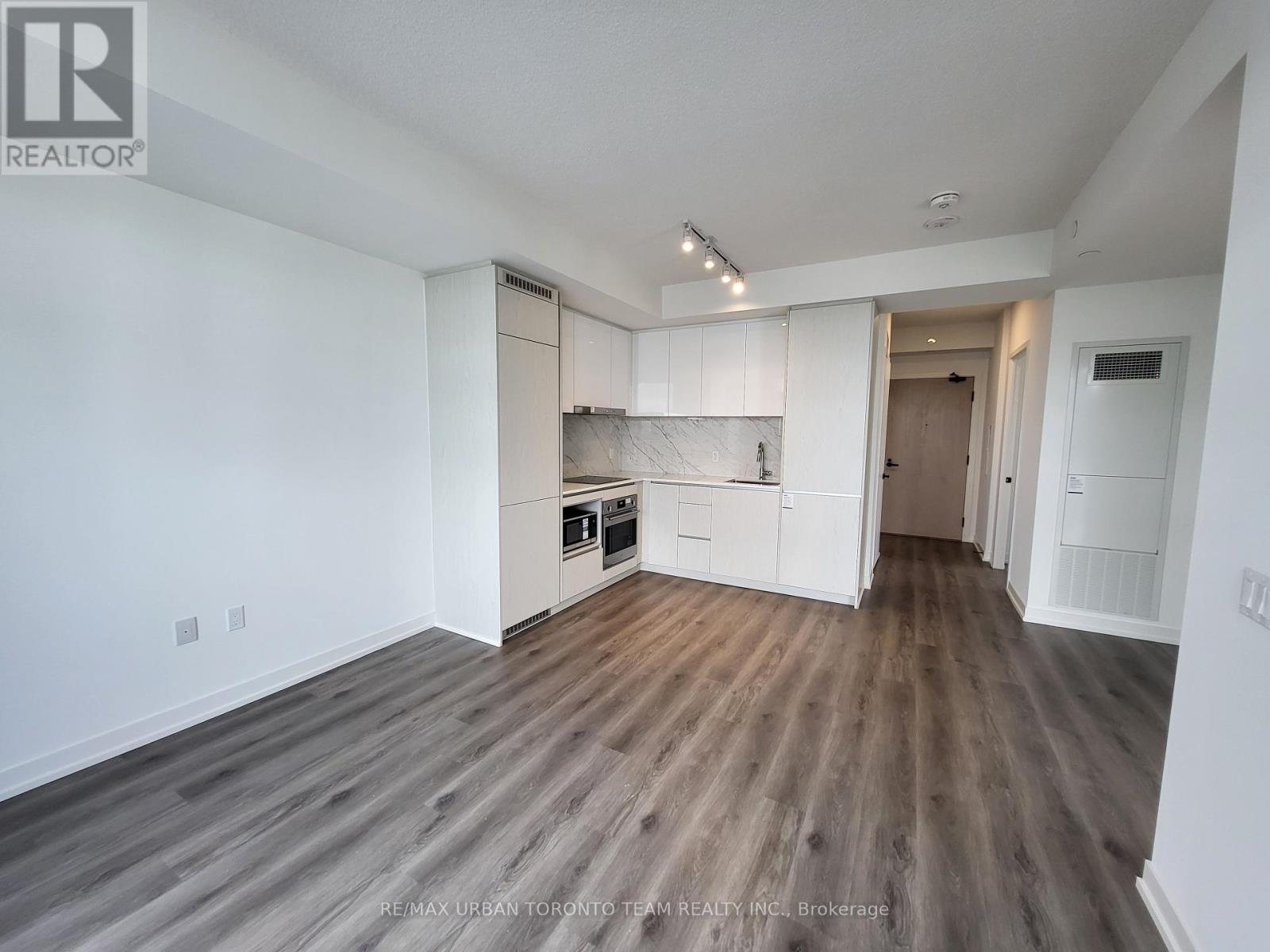 3905 - 28 Interchange Way, Vaughan, Ontario L4K 0P8 - Photo 2 - N12363961