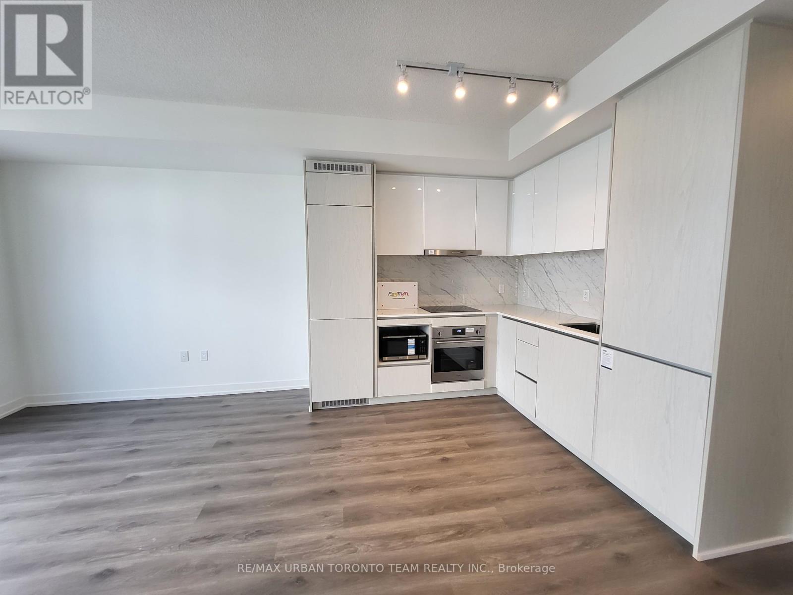 3905 - 28 Interchange Way, Vaughan, Ontario L4K 0P8 - Photo 3 - N12363961