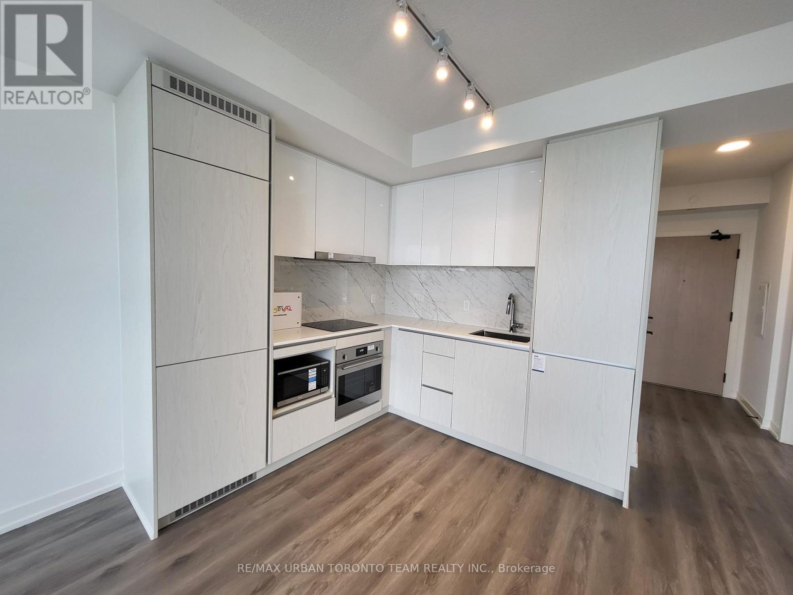 3905 - 28 Interchange Way, Vaughan, Ontario L4K 0P8 - Photo 5 - N12363961