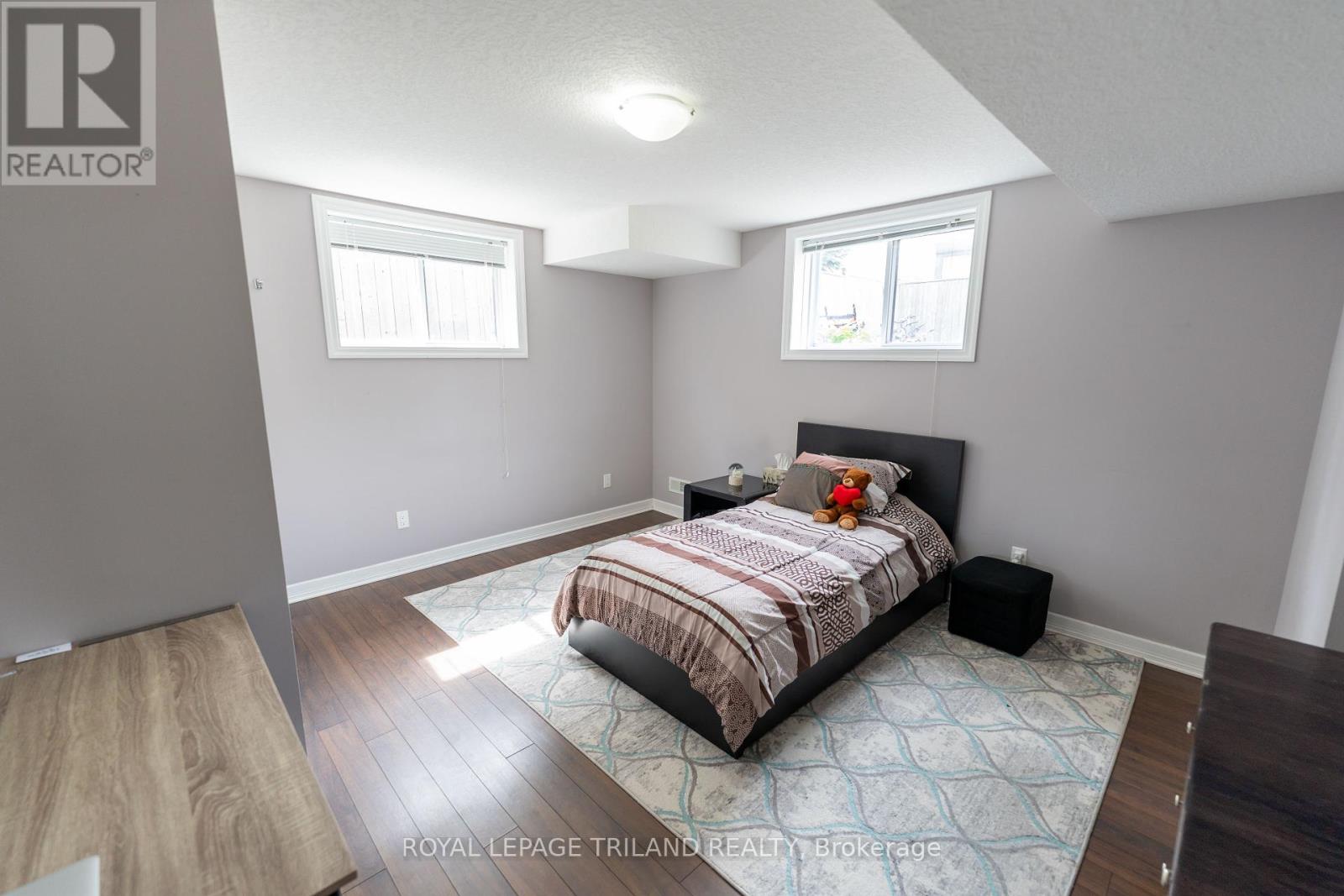 1984 Jubilee Drive, London North, Ontario  N6G 0H7 - Photo 22 - X12364018