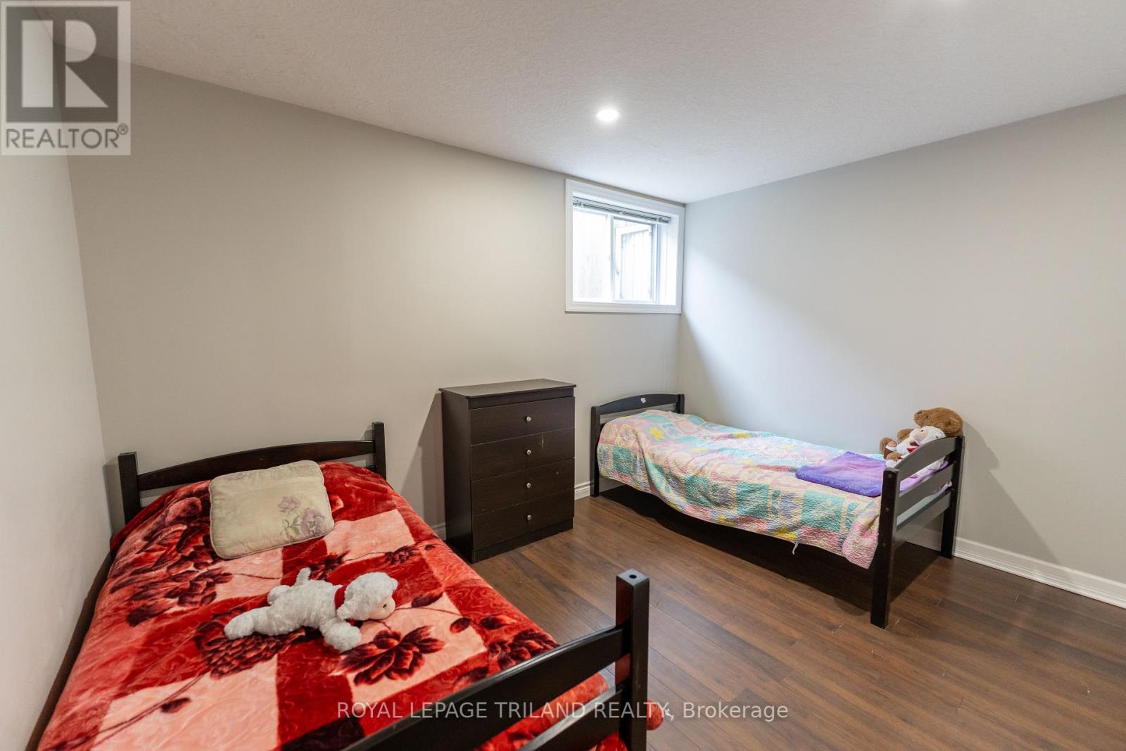 1984 Jubilee Drive, London North, Ontario  N6G 0H7 - Photo 28 - X12364018