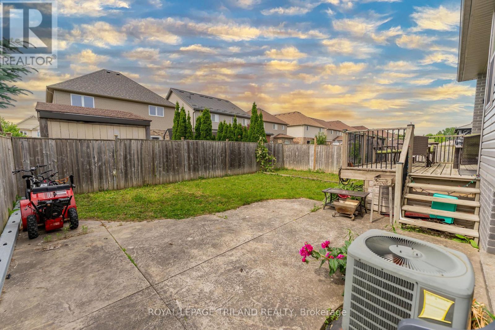 1984 Jubilee Drive, London North, Ontario  N6G 0H7 - Photo 35 - X12364018