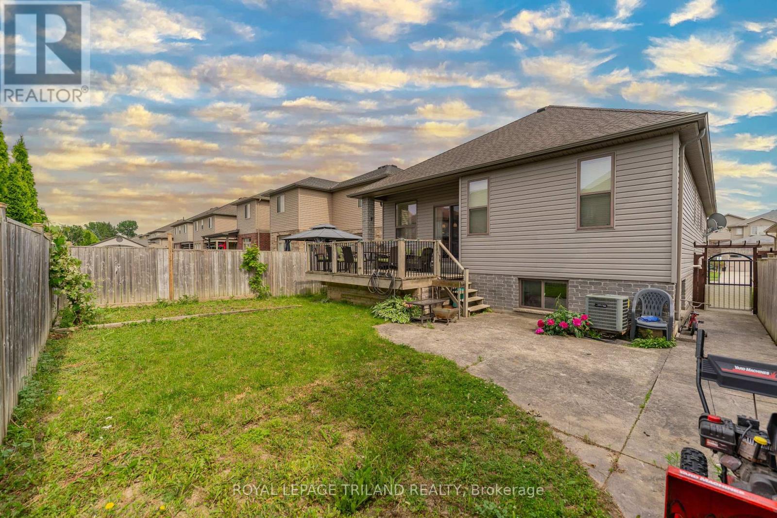 1984 Jubilee Drive, London North, Ontario  N6G 0H7 - Photo 37 - X12364018