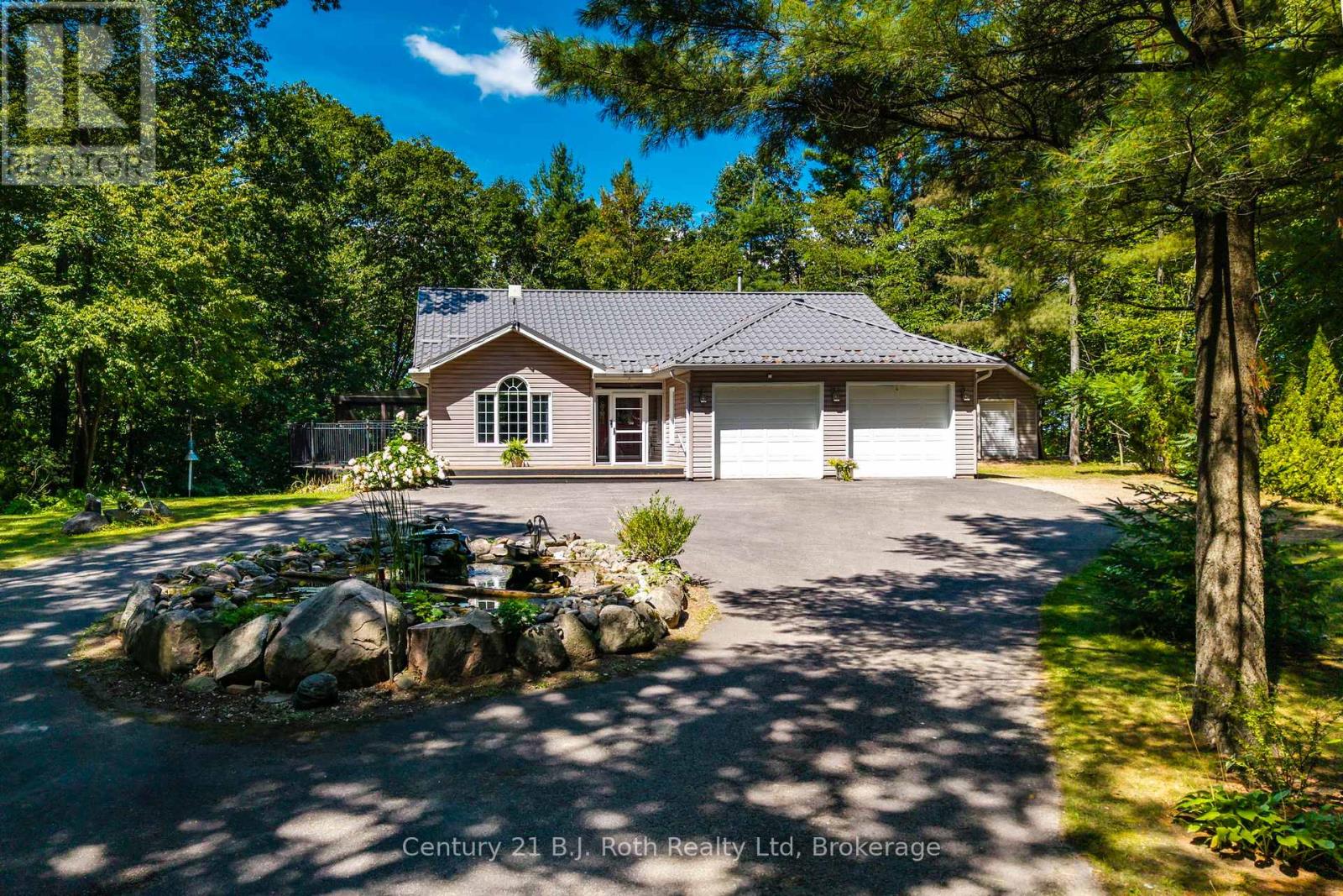 1749 Golf Link Road, Tiny, Ontario  L0L 2J0 - Photo 1 - S12363981