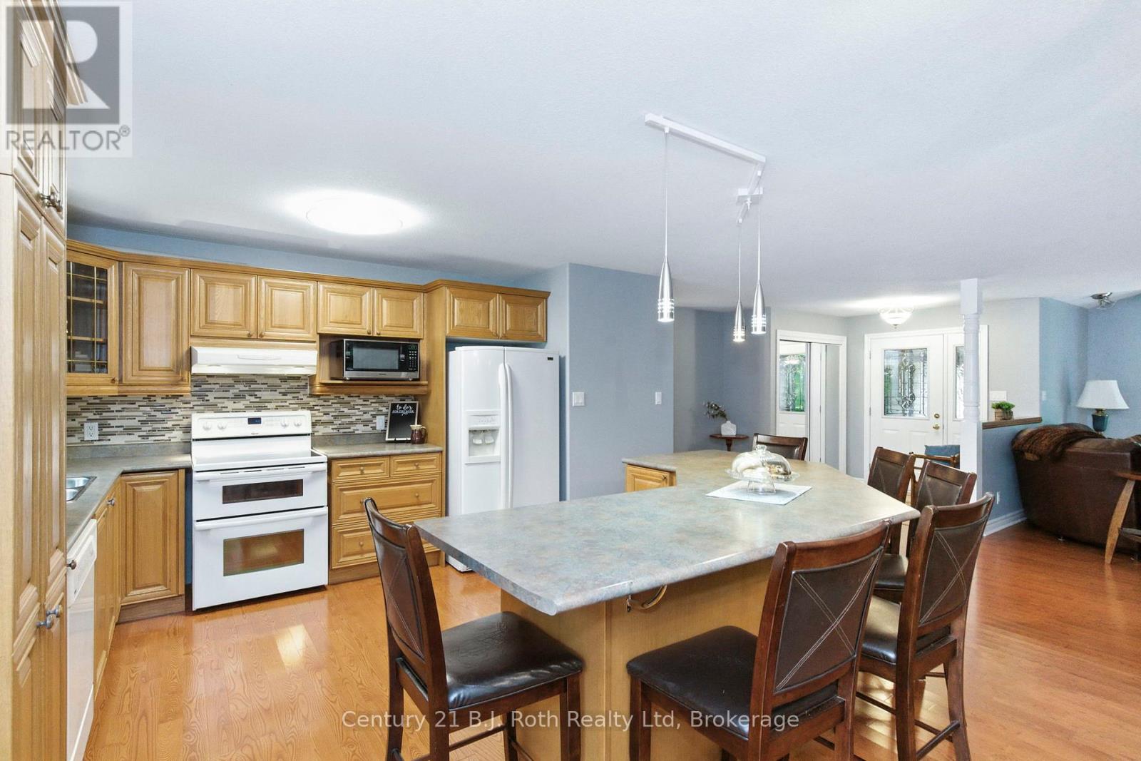 1749 Golf Link Road, Tiny, Ontario  L0L 2J0 - Photo 11 - S12363981